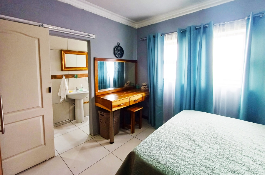 7 Bedroom Property for Sale in Kleinmond Western Cape